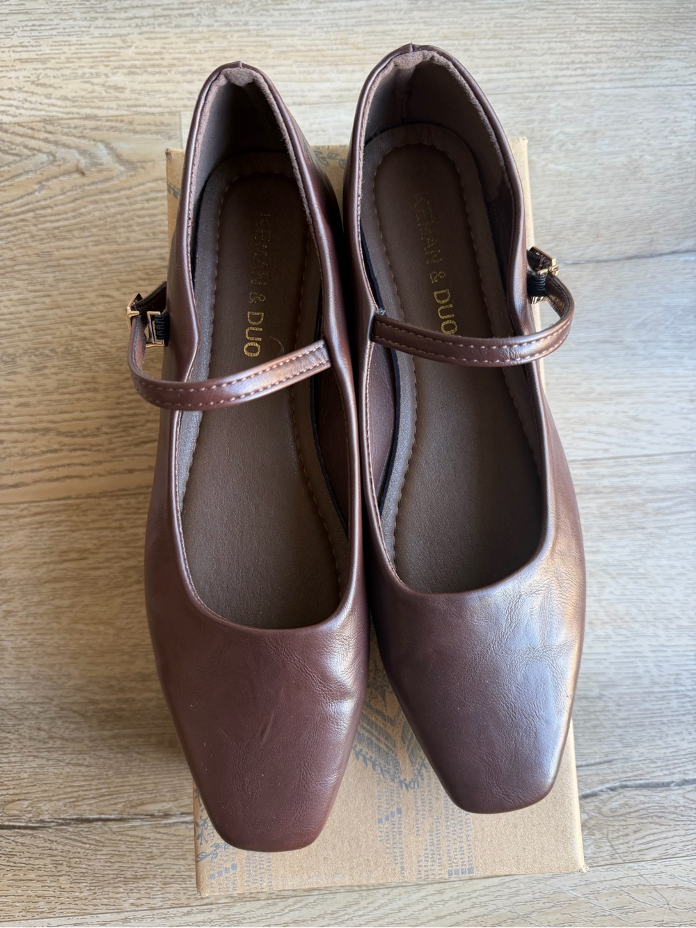 Women’s brown ballet flats